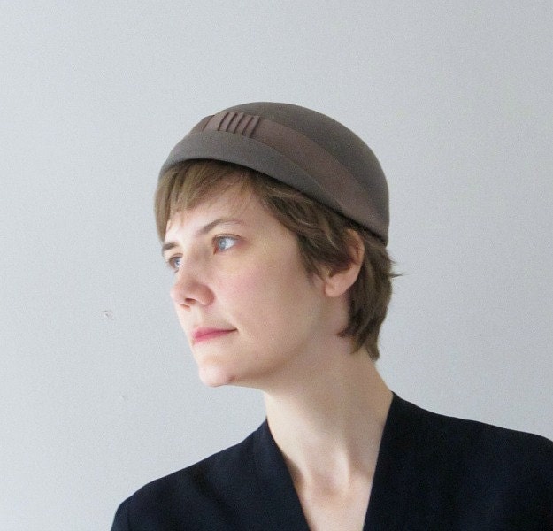 vintage 50s hat . 1950s wool felt cap . grey hat