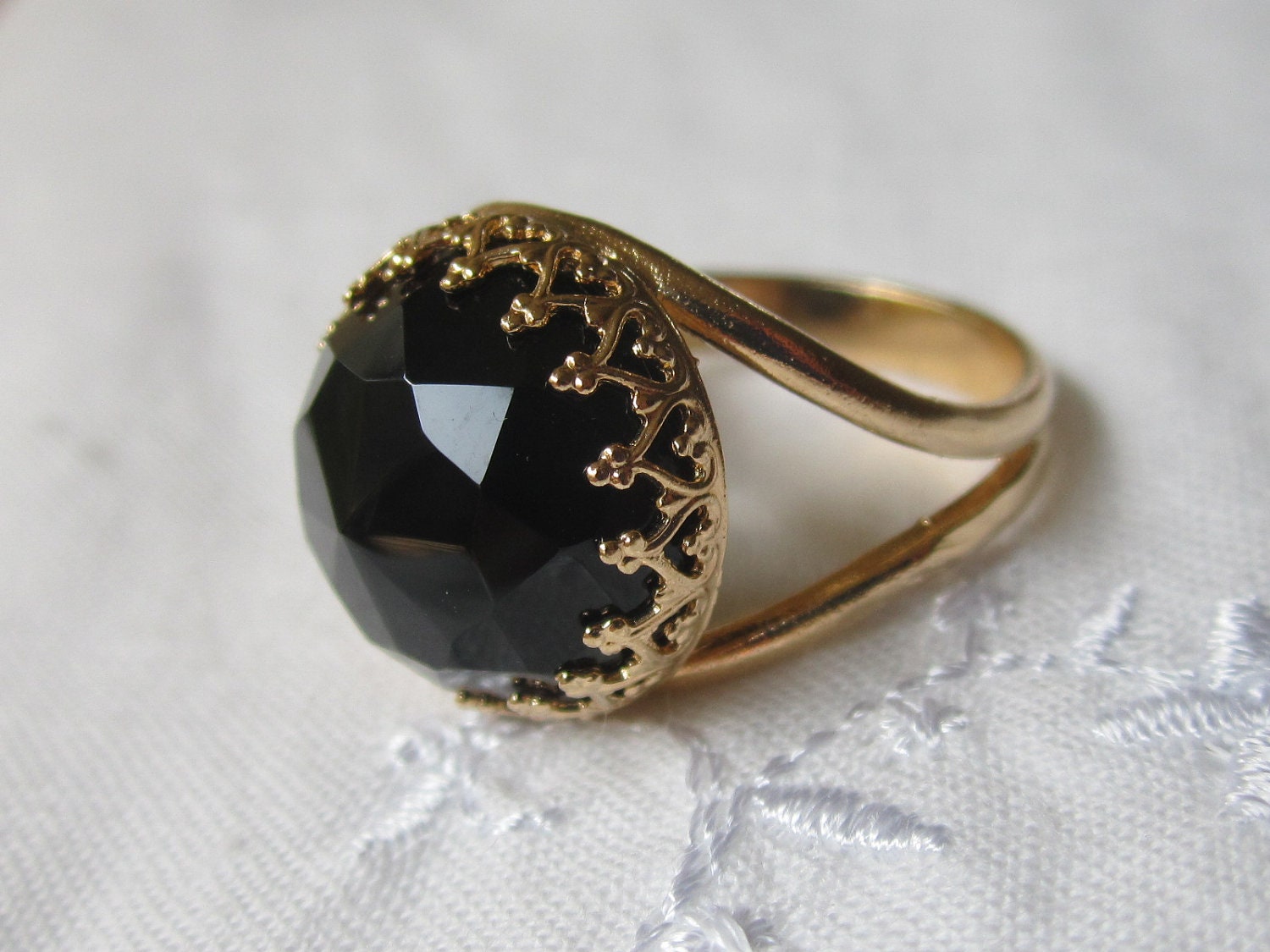 Onyx ring in gold -  Gold ring - Black ring - 14mm Rose cut  gemstone, Cocktail ring, Vintage ring,  Statement ring