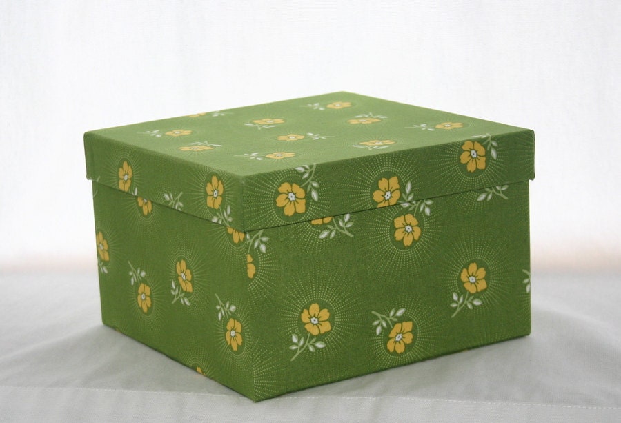 Medium square decorative box