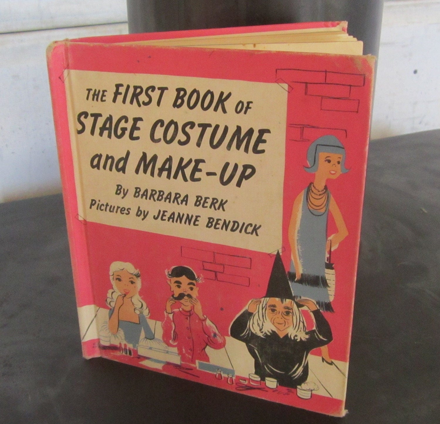 Stage Costume and Make-Up (The First Book of Series) Barbara Berk