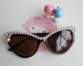Light Pink Pearls on Brown Tortoise Cat Eye Retro Sunglasses
