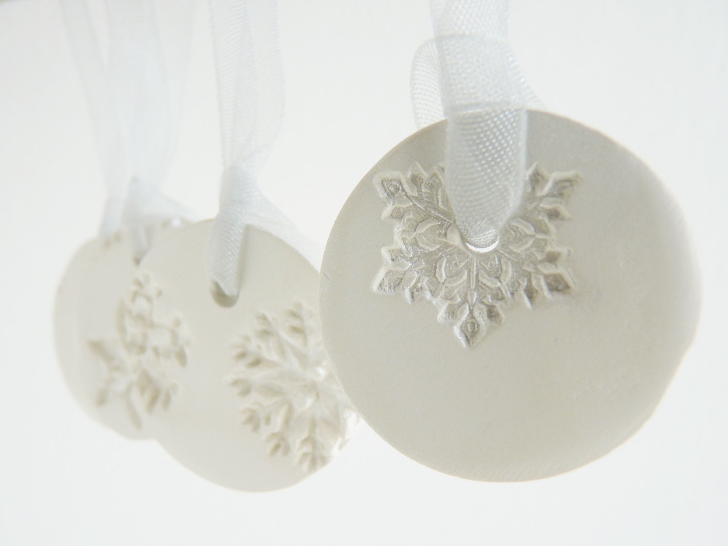 Holiday ornaments ceramic snowflakes. Set of 5