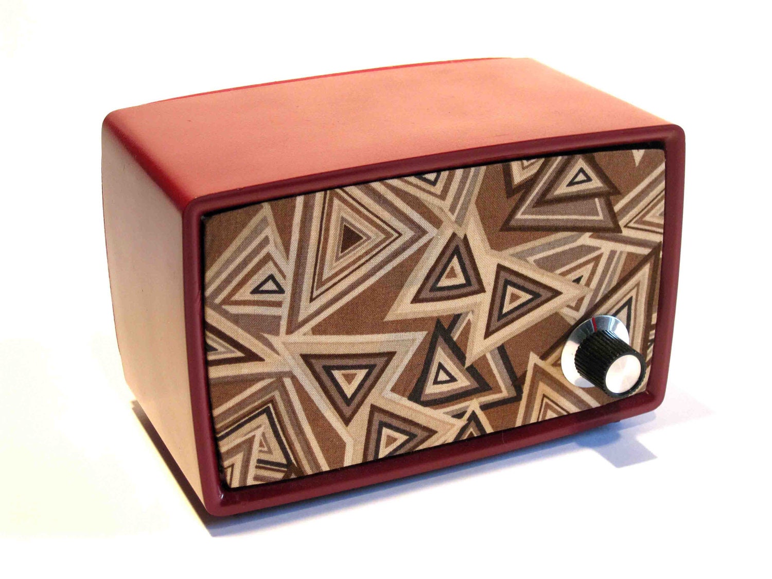 little MP3 speaker made from vintage tube radio.