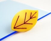Embroidered Acrylic Leaf Brooch (Yellow)