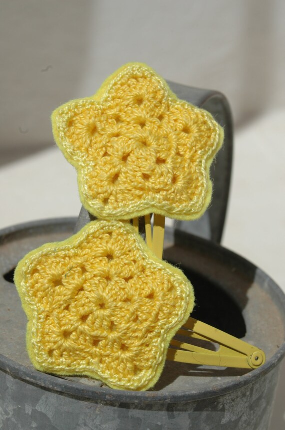 Set of two crocheted star barrettes - Yellow color
