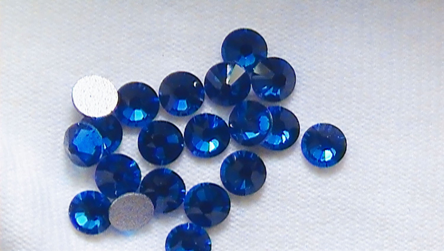 Capri blue 2058 Swarovski Elements Rhinestones 12ss Flat back 36 pieces