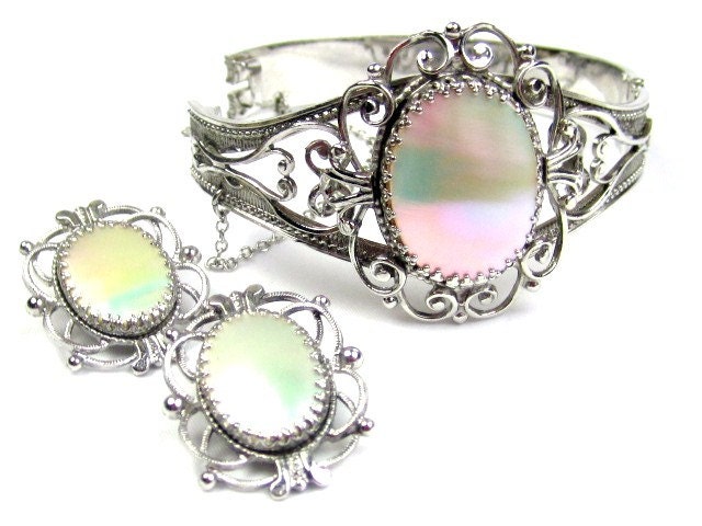 Whiting and Davis Mother of Pearl Bangle w Earrings 1950s Vintage Jewelry