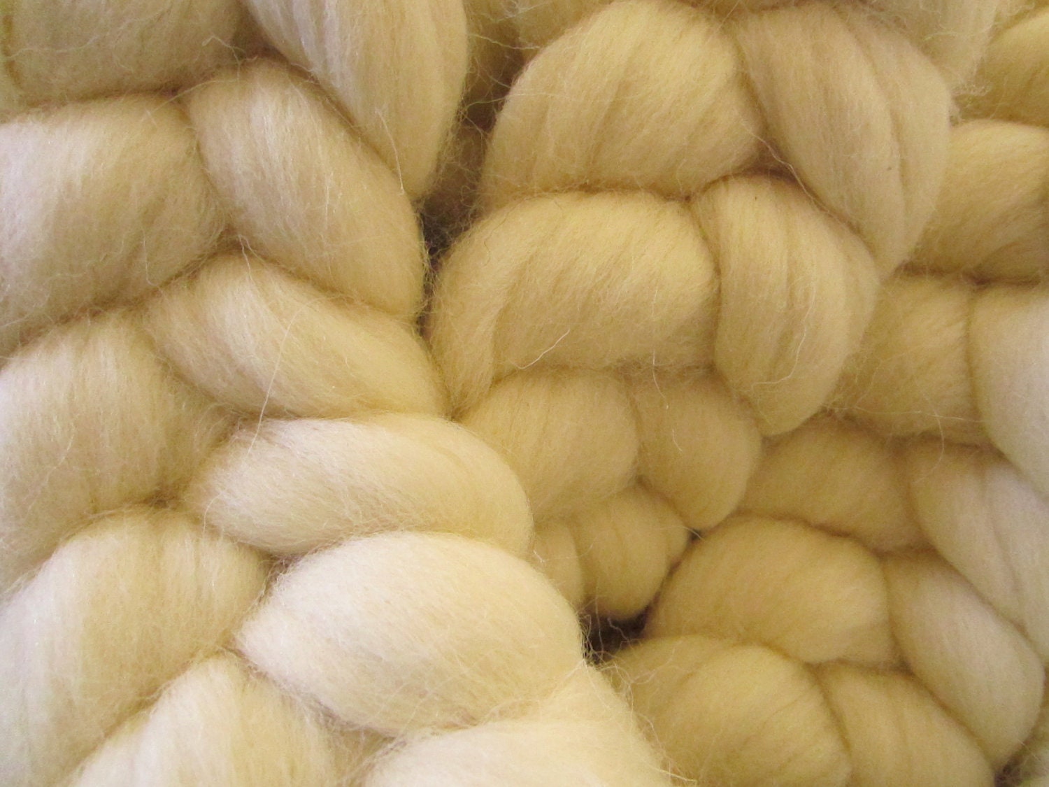 4 Oz "Buttercream" New Zealand Romney Wool Roving Braid Fiber for Spinning, blending, & more.
