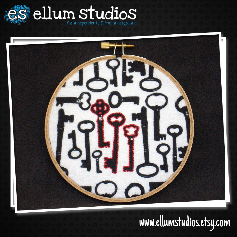 SALE Hand Embroidered Skeleton Key Print Fabric Wall Art. 5" Wooden Hoop