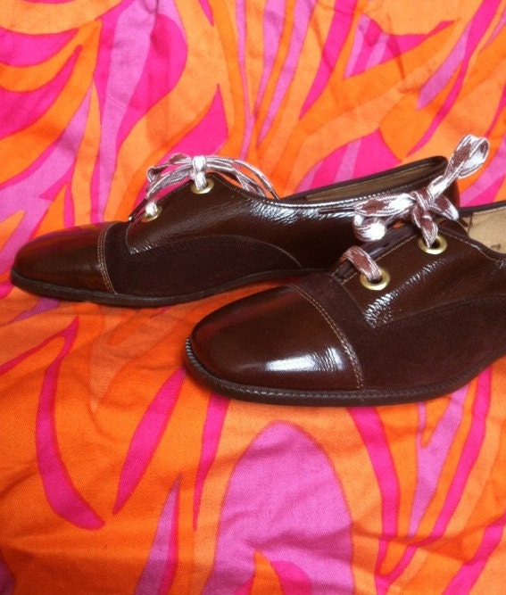 III Super Cute Vintage Patent Leather Oxford Lace Ups III