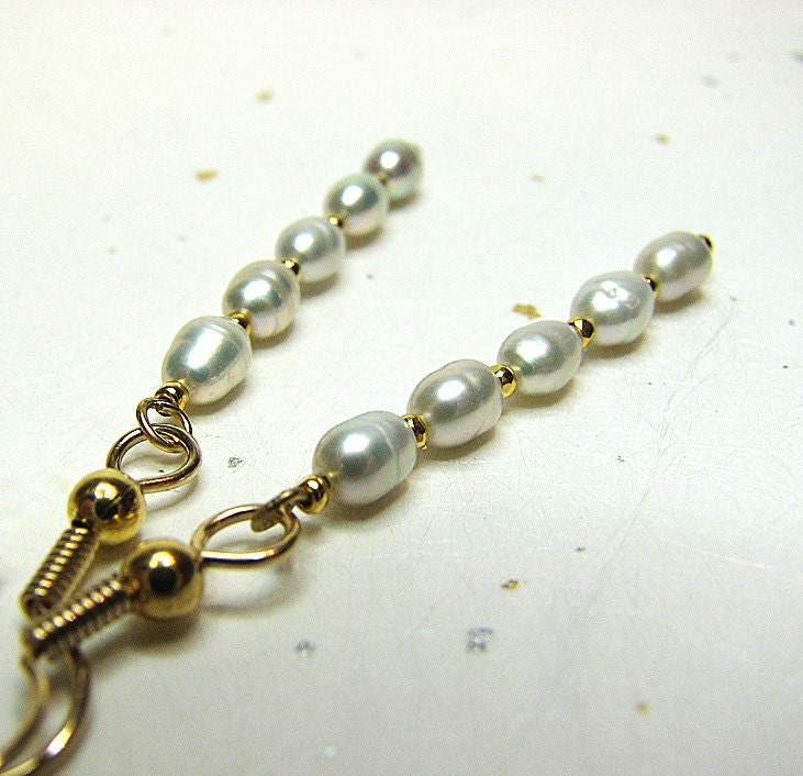Pale dove grey earrings Freshwater pearl earrings Pierced drop dangle earrings Pearl jewelry Delicate feminine beaded jewelry