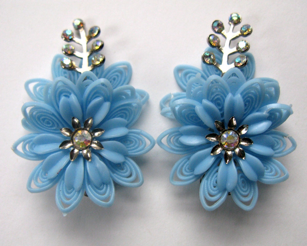 Vintage CORO Blue Plastic Flower & Rhinestone Clip-on Earrings - 1950s / Vintage Wedding / Free Shipping in USA