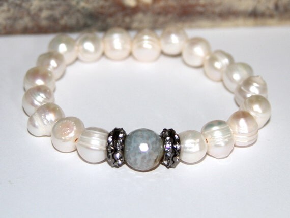 Stretch Bracelet, Fresh Water Pearls, Agate, Stretch Beaded Bracelets, Vintage, Shabby, Chic, Trendy, Holiday