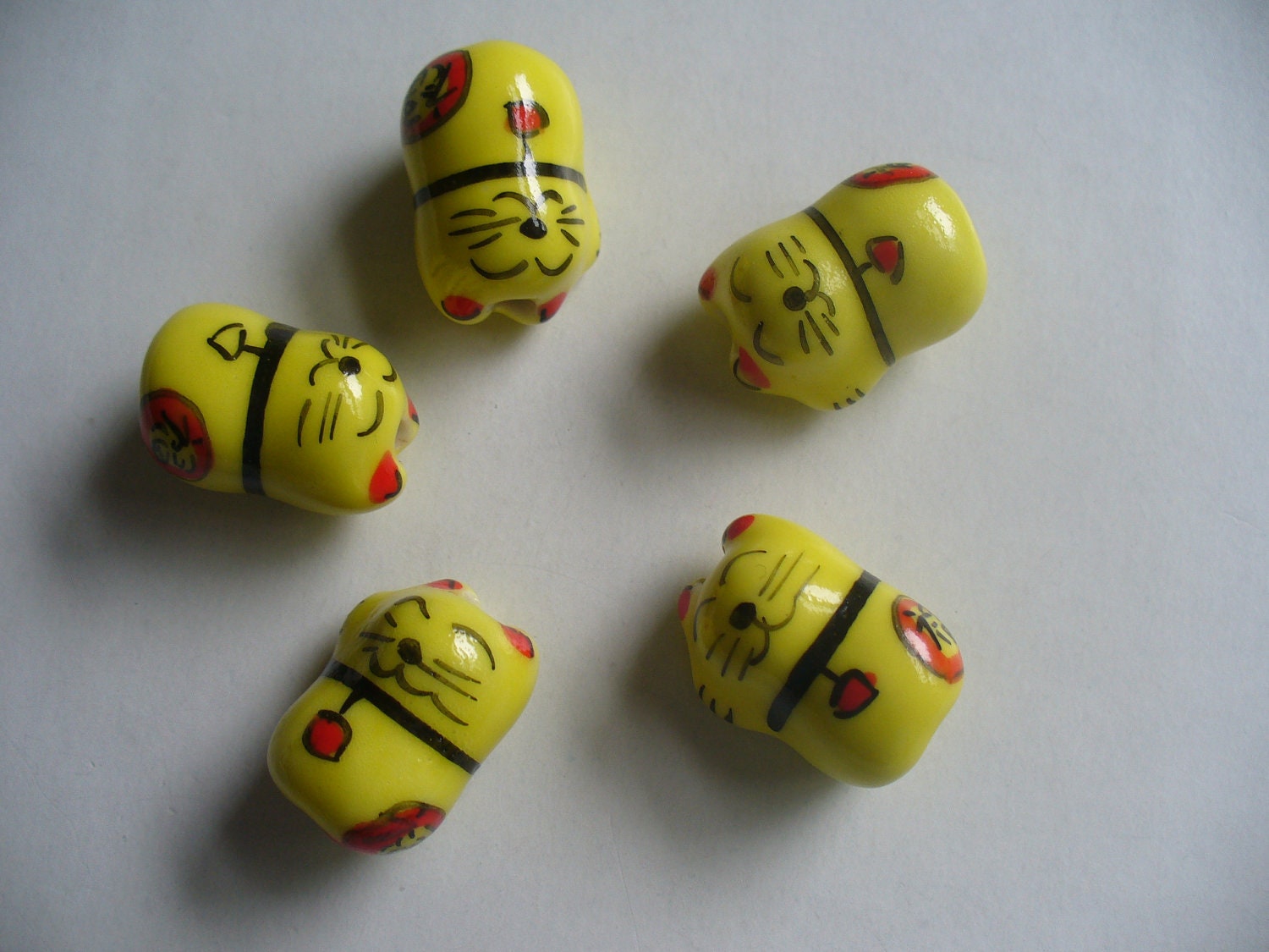 5 Porcelain Yellow Cat Beads
