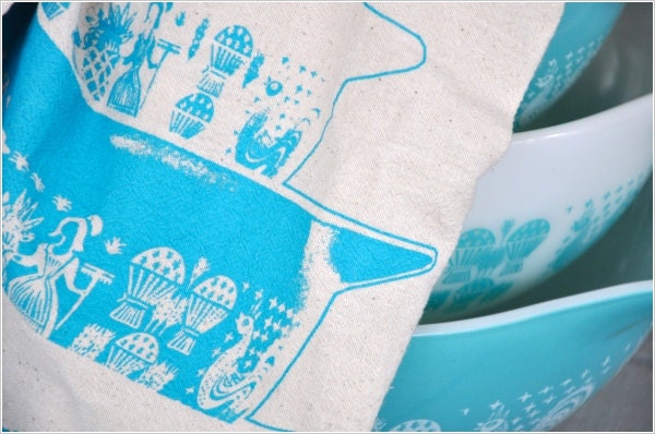 Vintage Pyrex Tea Towel, Amish Butterprint, Cinderella Set--Screen Printed Natural Cotton -- Soft, Lint Free, Awesome.