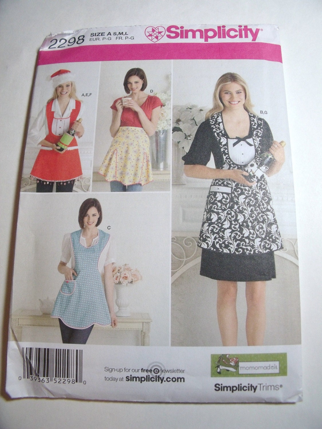 New Simplicity Pattern womens Apron sizes small medium large Four styles with extras uncut