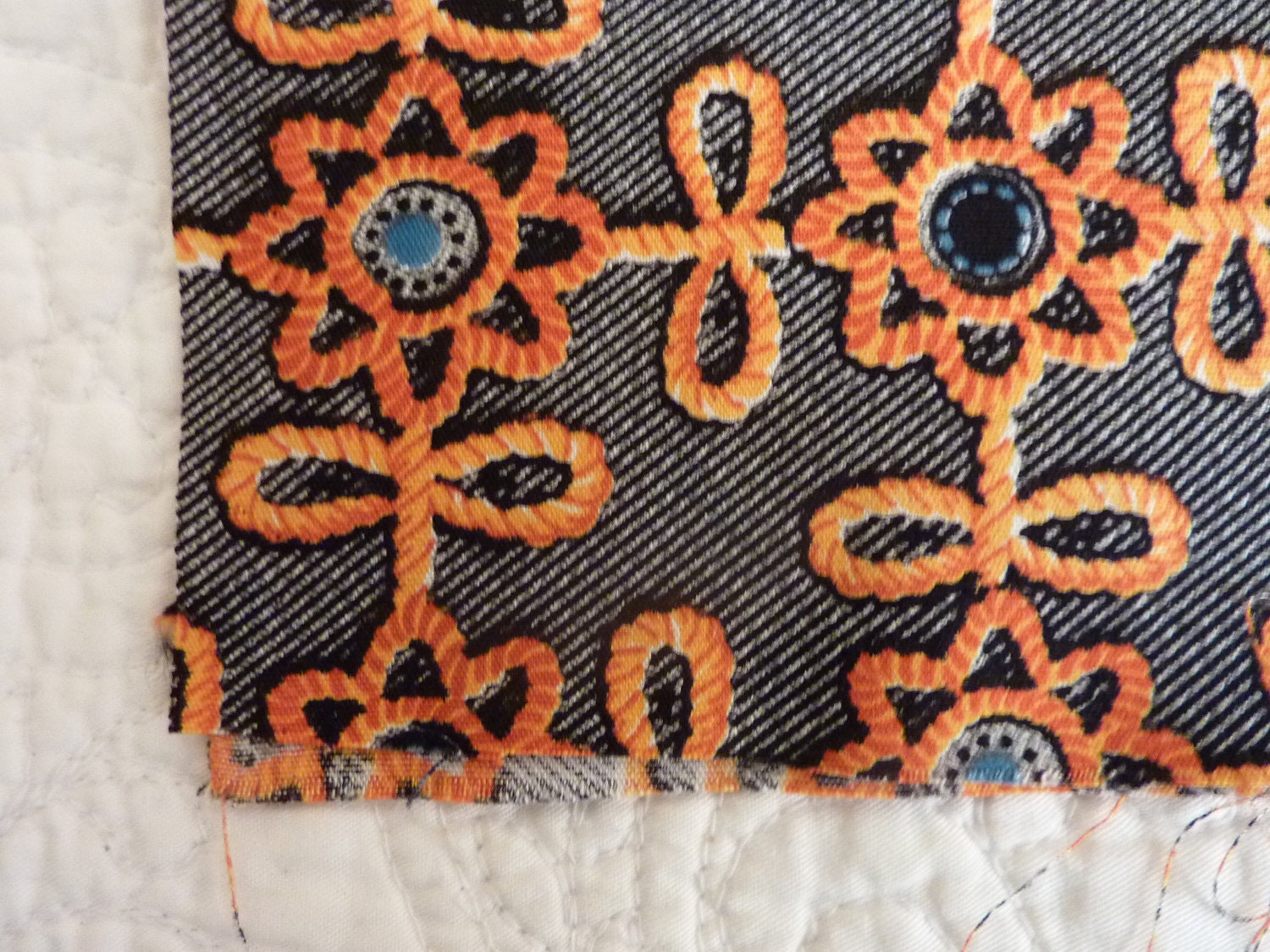 Vintage Retro 1970s cotton fabric - Vintage sewing supplies