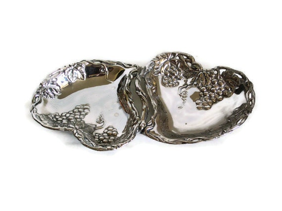 Bowl, double HEARTS. GRAPE, grapevine, embossed. Ring dish. Metal, HANDLE. Rustic, vintage, silvertone, trinket tray, love, gift, home decor