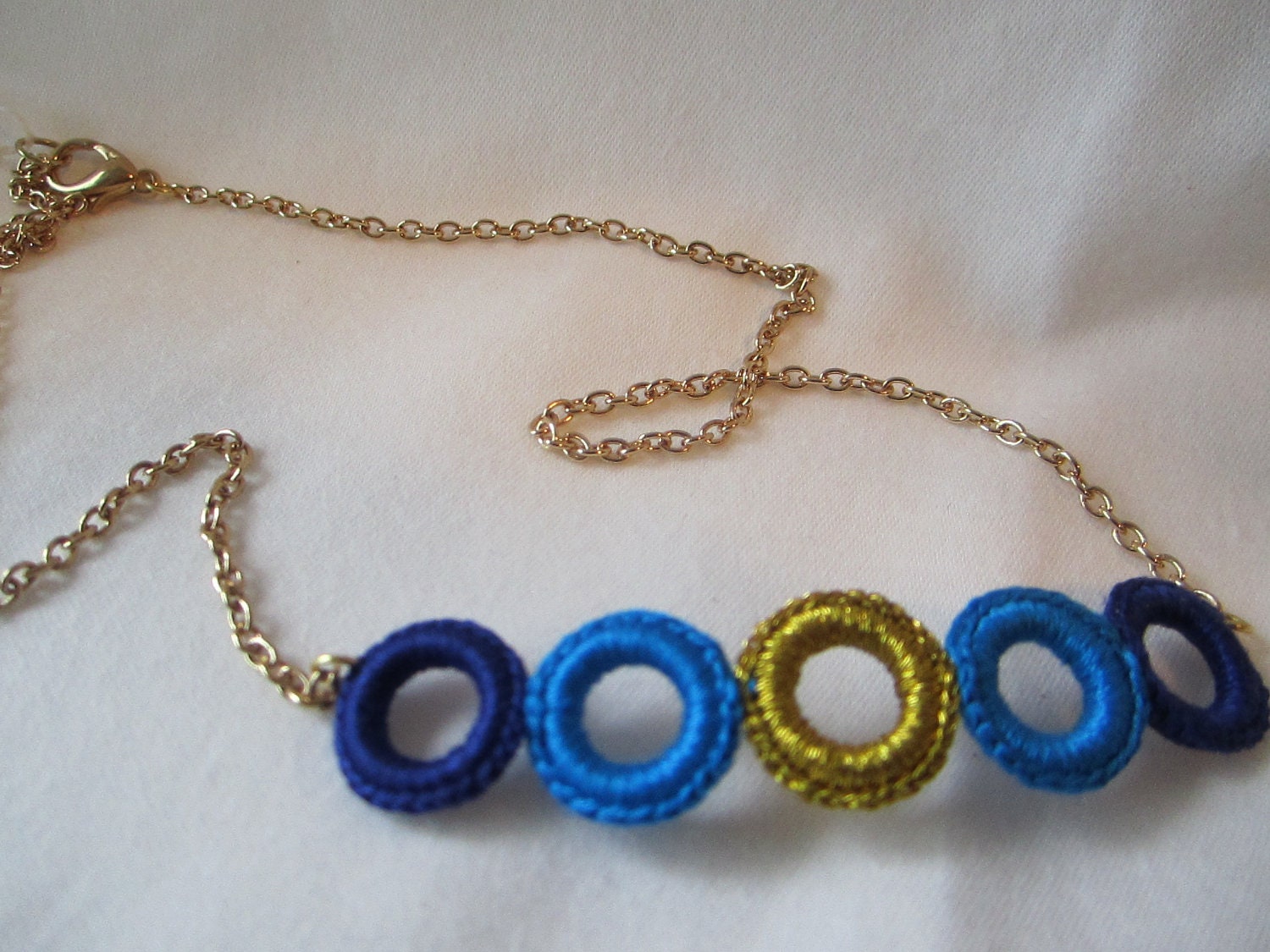 Crocheted neklace blue and gold, gold tone chain