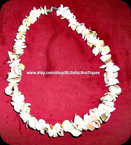 Ruffled Spiral Swirl Sea Shell Necklace with Red Lip Curl Shells
