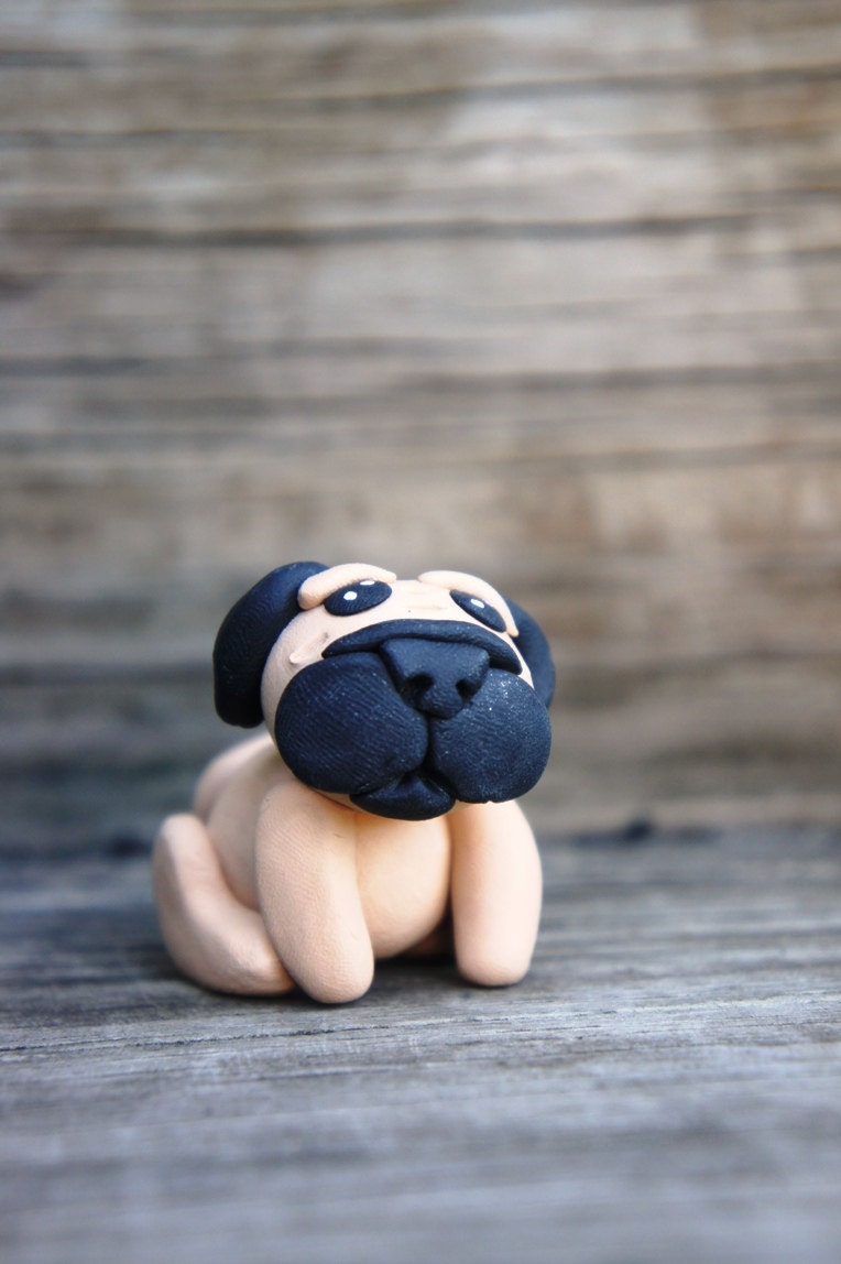 Chubby pug mini sculpture