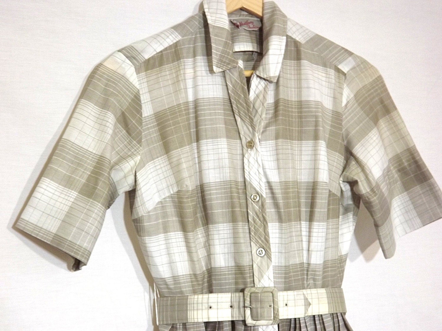 1950's Beige and Whit...