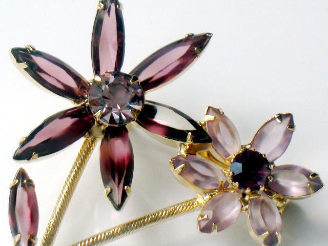 Vintage Juliana Amethyst Purple Rhinestone Flower Brooch Pin Delizza and Elster D&E High Fashion Jewelry February Birthstone Colors