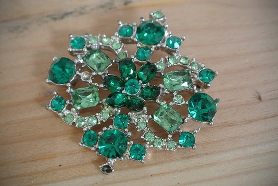 Emerald Green Brooch 1940's featured image