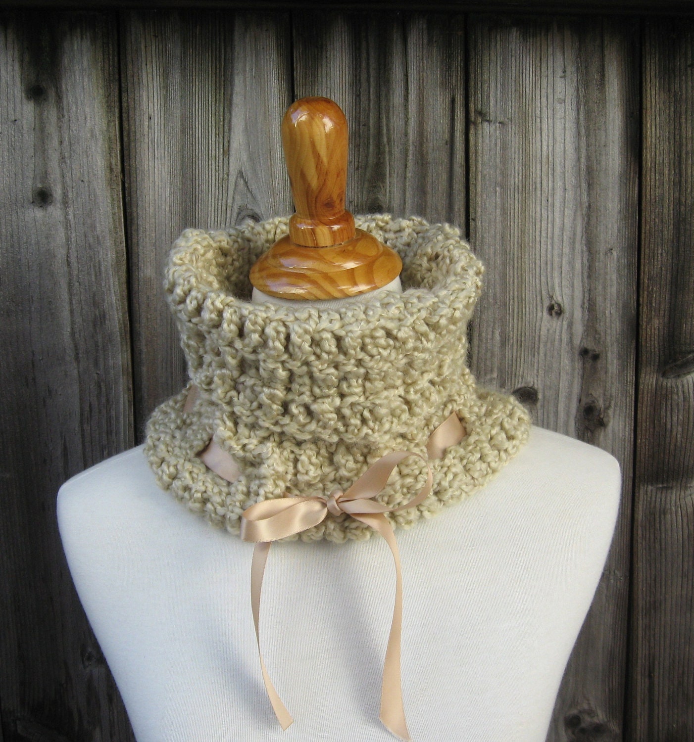 Crochet Beige Cowl Fashion / Chic / Handmade / Knit / Fall / Winter /Gift for Her / Dark Cream