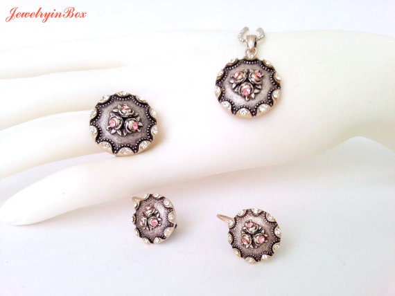 Jewelry Set with Swarovski Crystals (Necklace, ring and earrings)