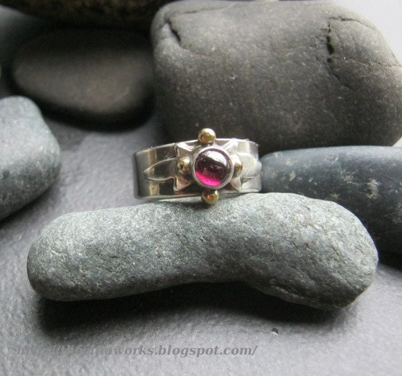 Red garnet ring, simple sterling silver band, raised central star burst pattern, handmade, size 7 &1/4, and Elfin Works design
