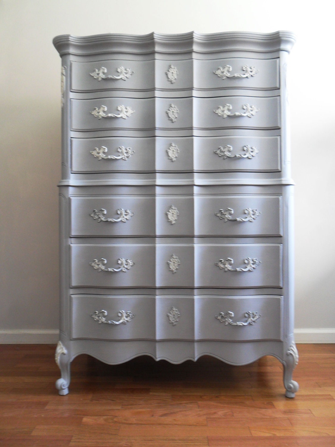 French Light Grey Dresser/Chest of Drawers/Bureau