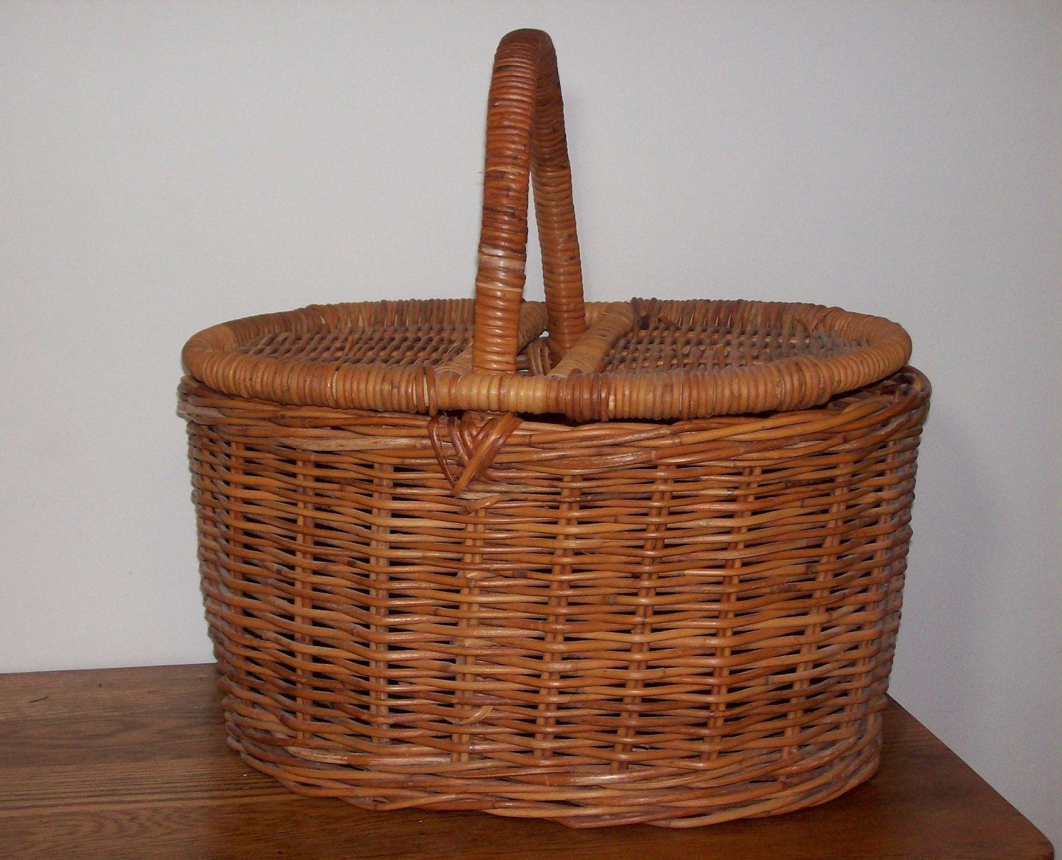 Vintage Wicker Picnic Basket Home Decor Storage Sewing