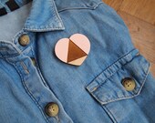 Broche coeur triangle en bois