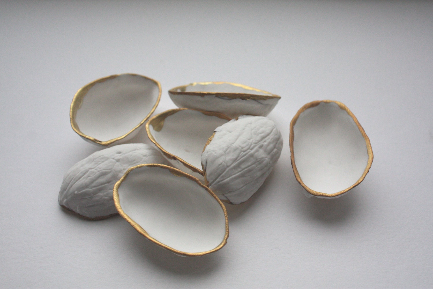 Stoneware walnut shells from English fine bone china and mat real gold - madebymanos