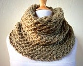 LT KHAKI GREEN Infinity scarf / cowl - Wool Blend, knitting, chunky, fashion, accessories