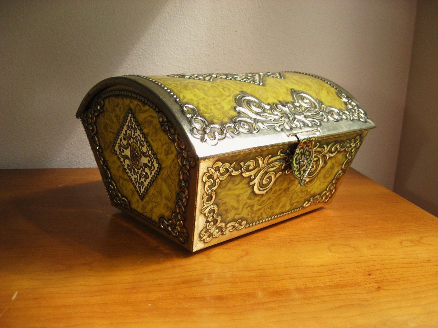 Vintage Large Victoria Cookie Tin or Chest, Vintage Treasure Chest, Keepsake Box