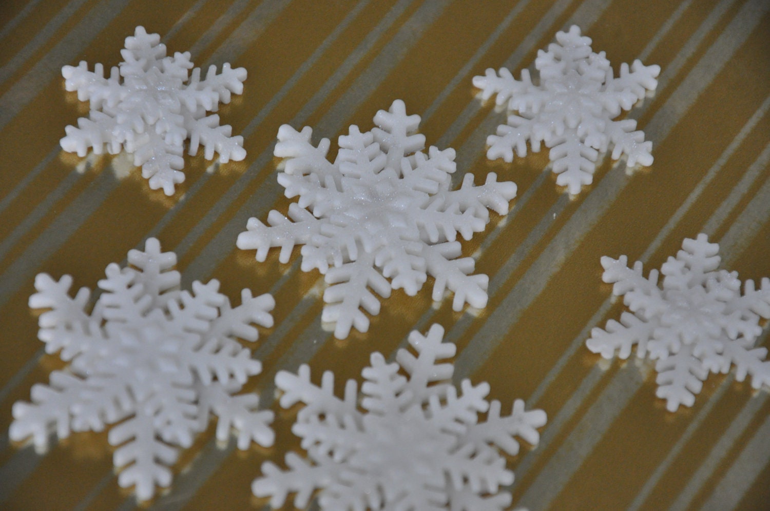 WINTER EDIBLE Snowflakes Cake and Cupcake Toppers FONDANT - Holiday Baking. Il_170x135