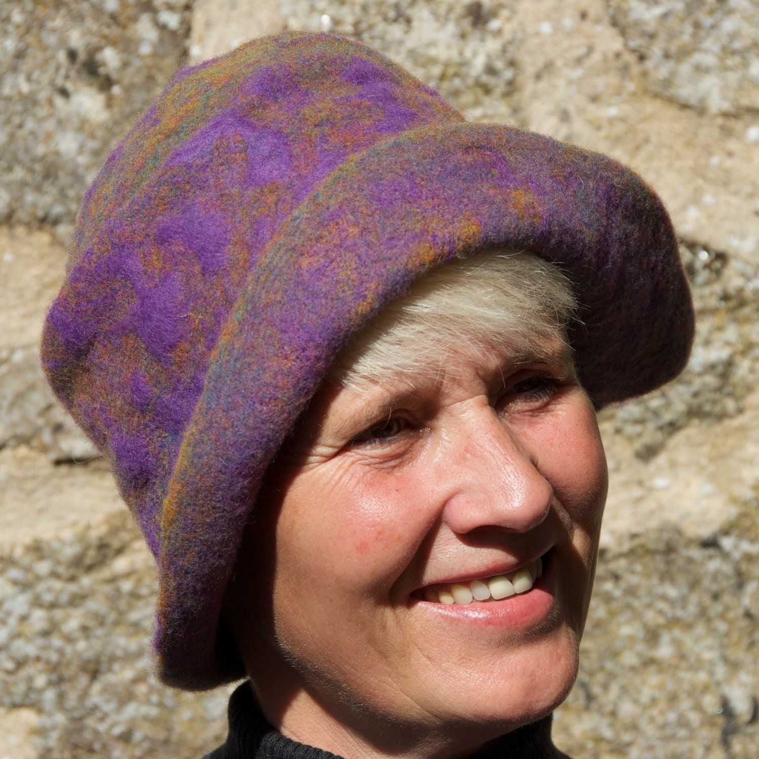 Needle felted womens hats handmade in France, different sizes and colours 100% Merino wool. Style "The shopping"