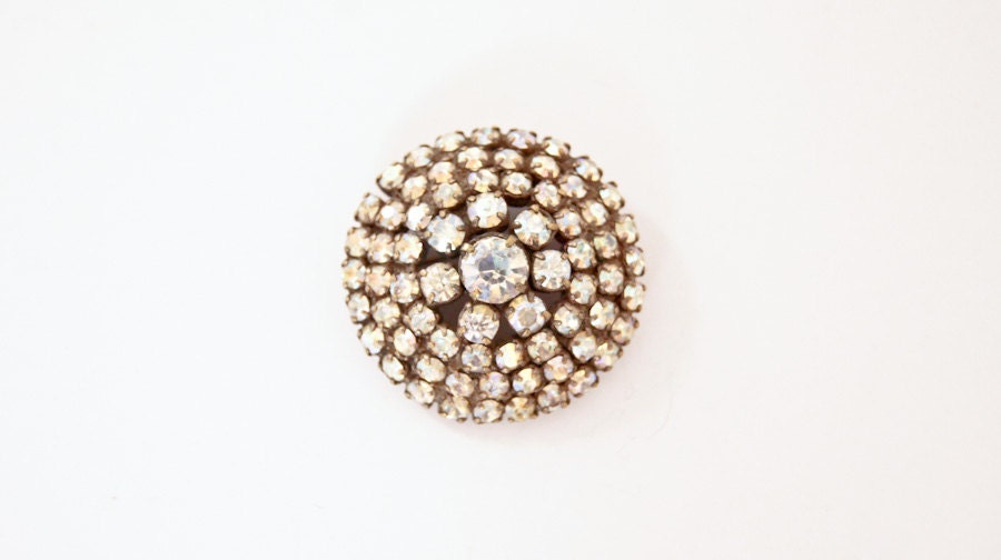 Vintage brooch pin. Vintage jewelry. Shabby chic. Rhinestone brooch.