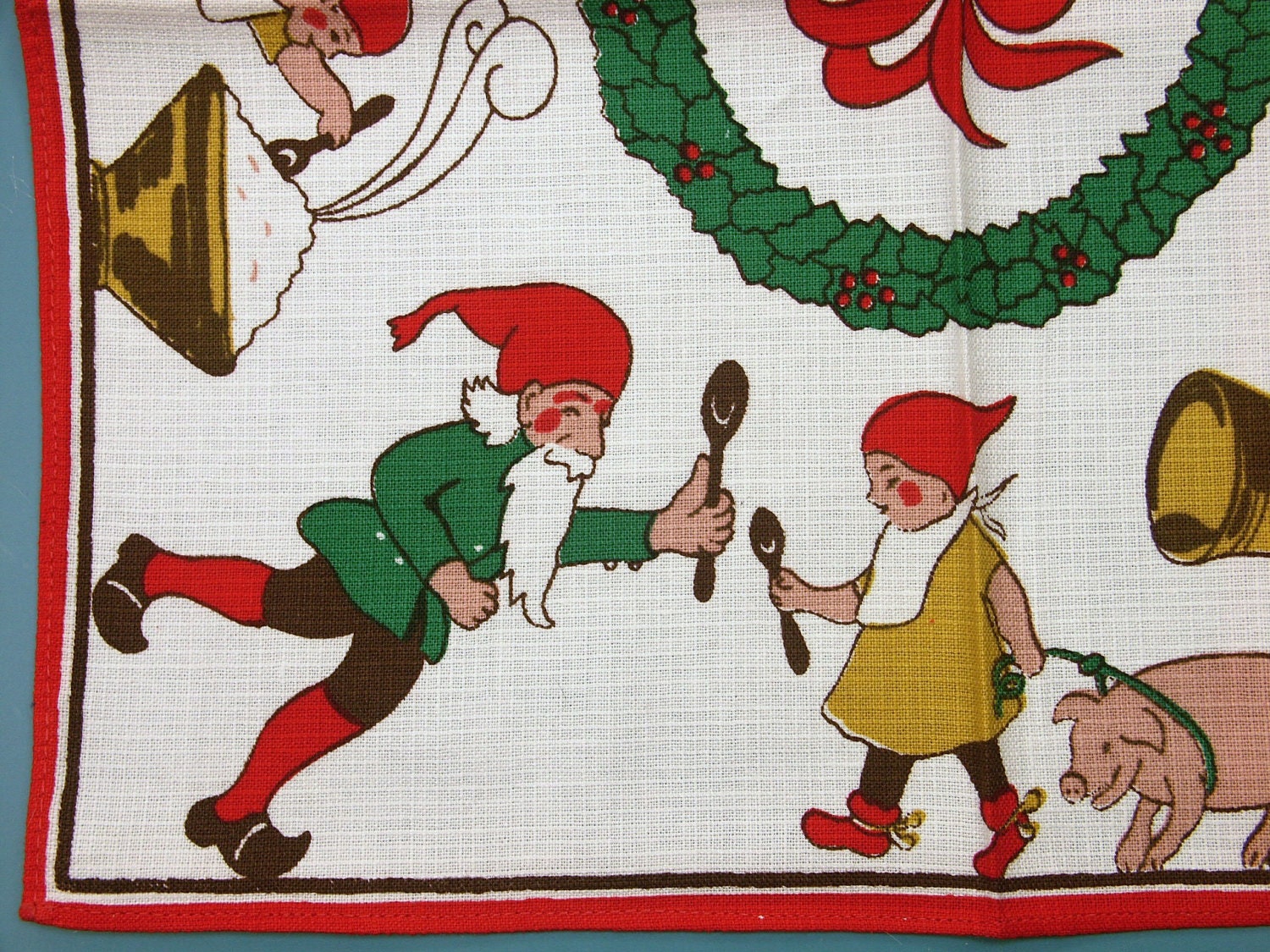 Swedish retro vintage 1950s small printed cotton design tablet tabelcloth with Christmas motive on white bottomcolor - NORDICARTCURIOSITY