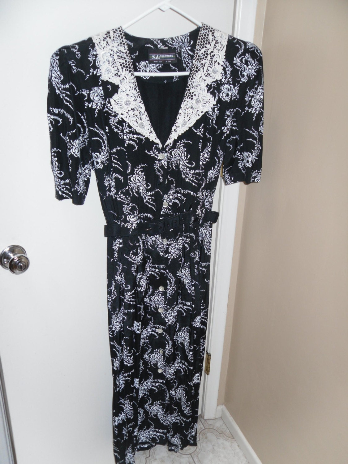 S.L. Fashions Vintage 1980's Black and White Lace Floral Belted Dress- Very Lovely SIze 10