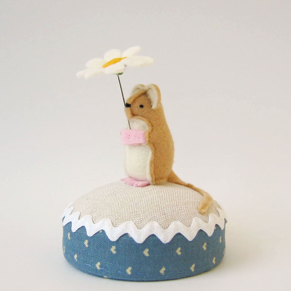 Daisy and Mouse Pincushion