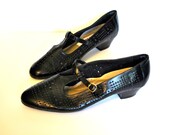 1960s T Strap Pumps / Black Mod Granny Kitten Heels / Vegan / Size 9 Wide Width