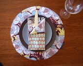 Organic circular placemats in reversible fabric