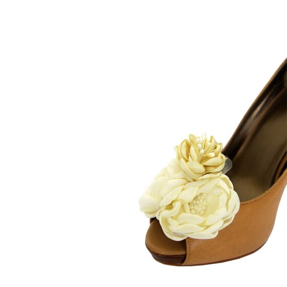 Wedding Shoe Clip Set - Pearl Ivory Shoe Clips for Wedding Shoes. Ivory Wedding Bouquet Shoe Clips
