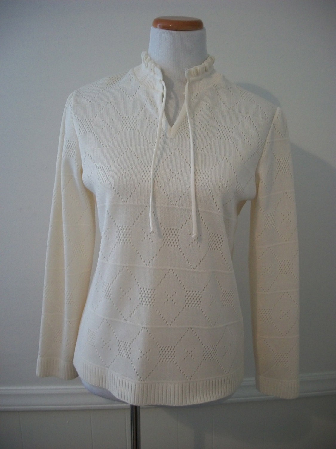 Vintage 70s cream crochet knit top - size Medium Large - FREE shipping worldwide
