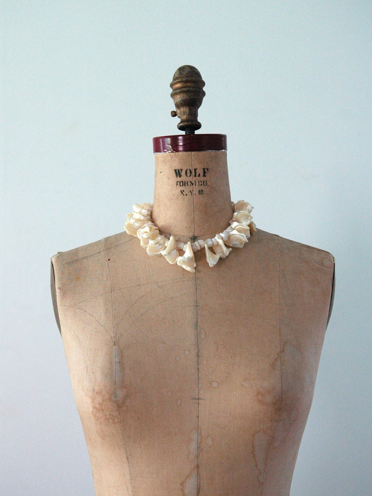 Seashell Necklace // Vintage Sea Shell Choker - 86Vintage86