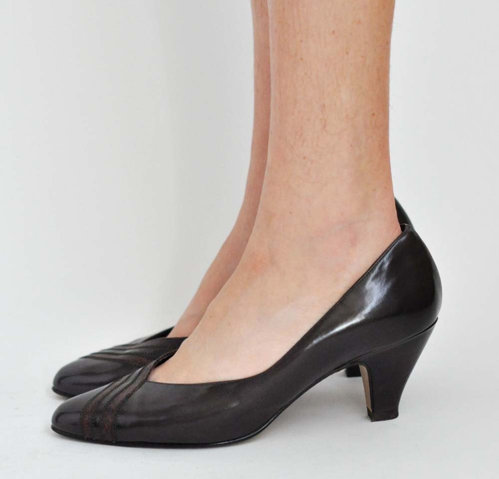 Brown vintage Pump