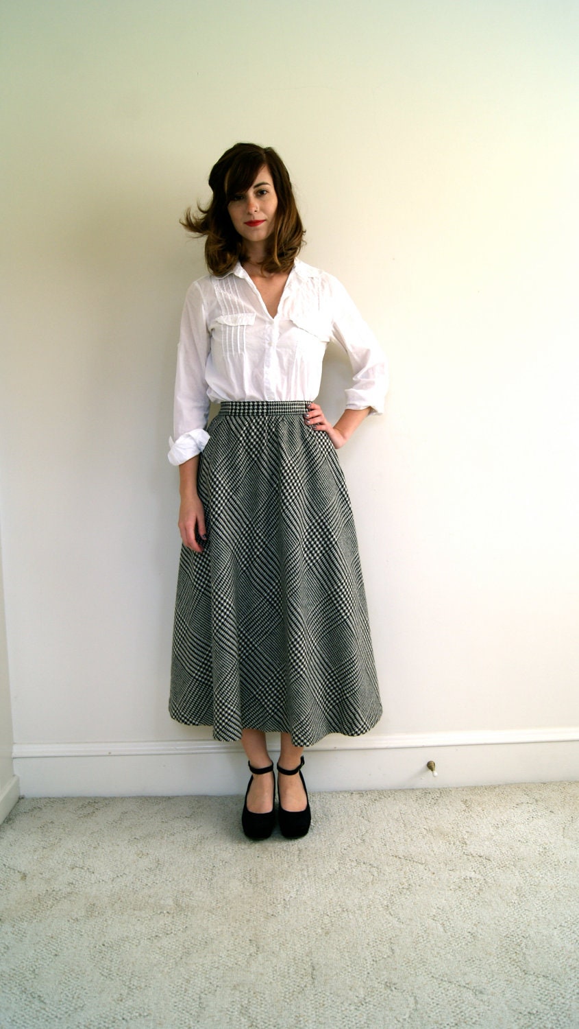 Vintage Houndstooth Skirt. 70s / 80s Black and White Wool Maxi Skirt. Small.